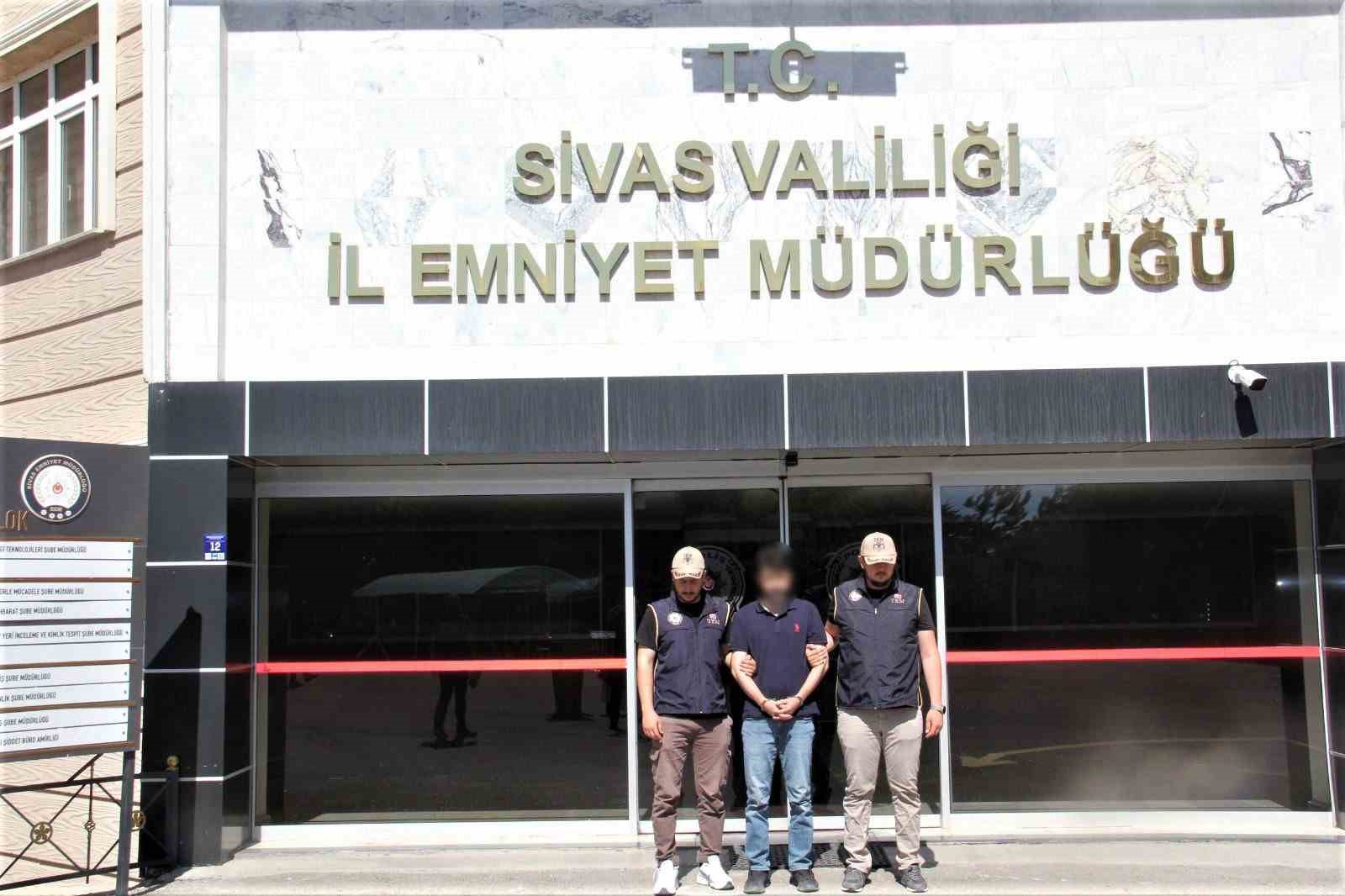 Firari casus yakalanarak cezaevine gönderildi
?v=1