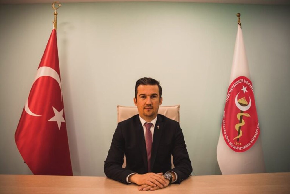 Kars VHO Başkanı Ercan Ödül  Sat-1 Serotipli Şap Hastalığı  hakkında bilgilendirme yaptı
?v=1
