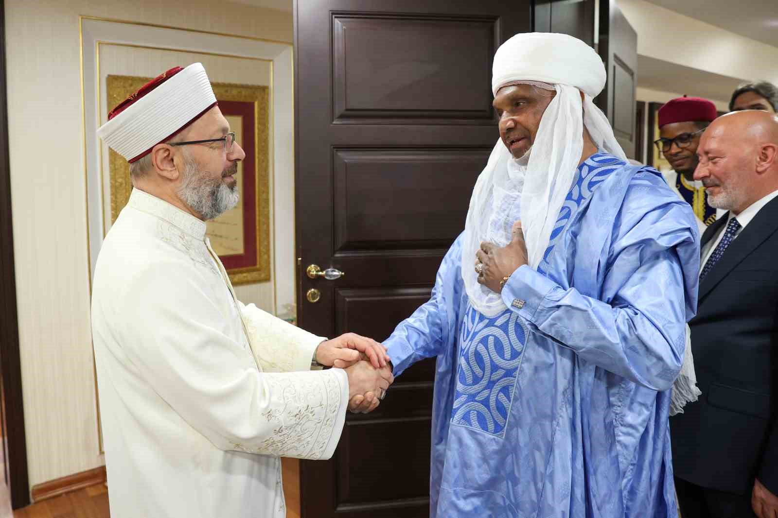 Diyanet İşleri Başkanı Erbaş, Nijer’in Damagaram Sultanı Sanda’yı ağırladı
?v=1