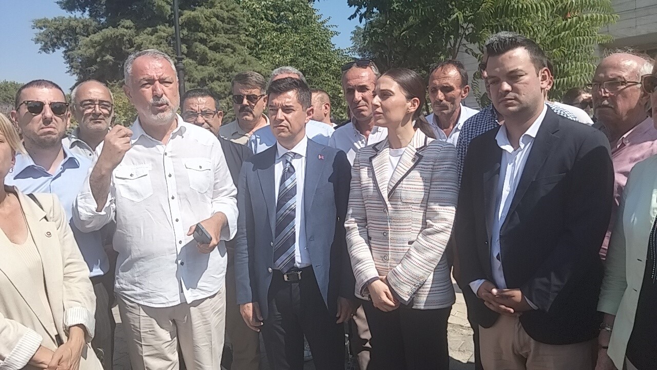 Polis kalkanını yumruklayan Marmaris Belediye Başkanı Ünlü hakim karşısına çıktı
?v=1