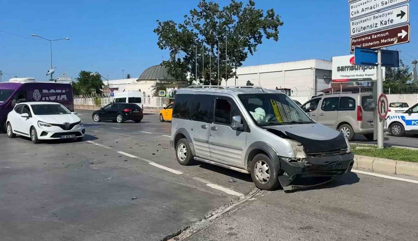 Samsun’da hafif ticari araç otomobille çarpıştı: 1 yaralı
?v=1