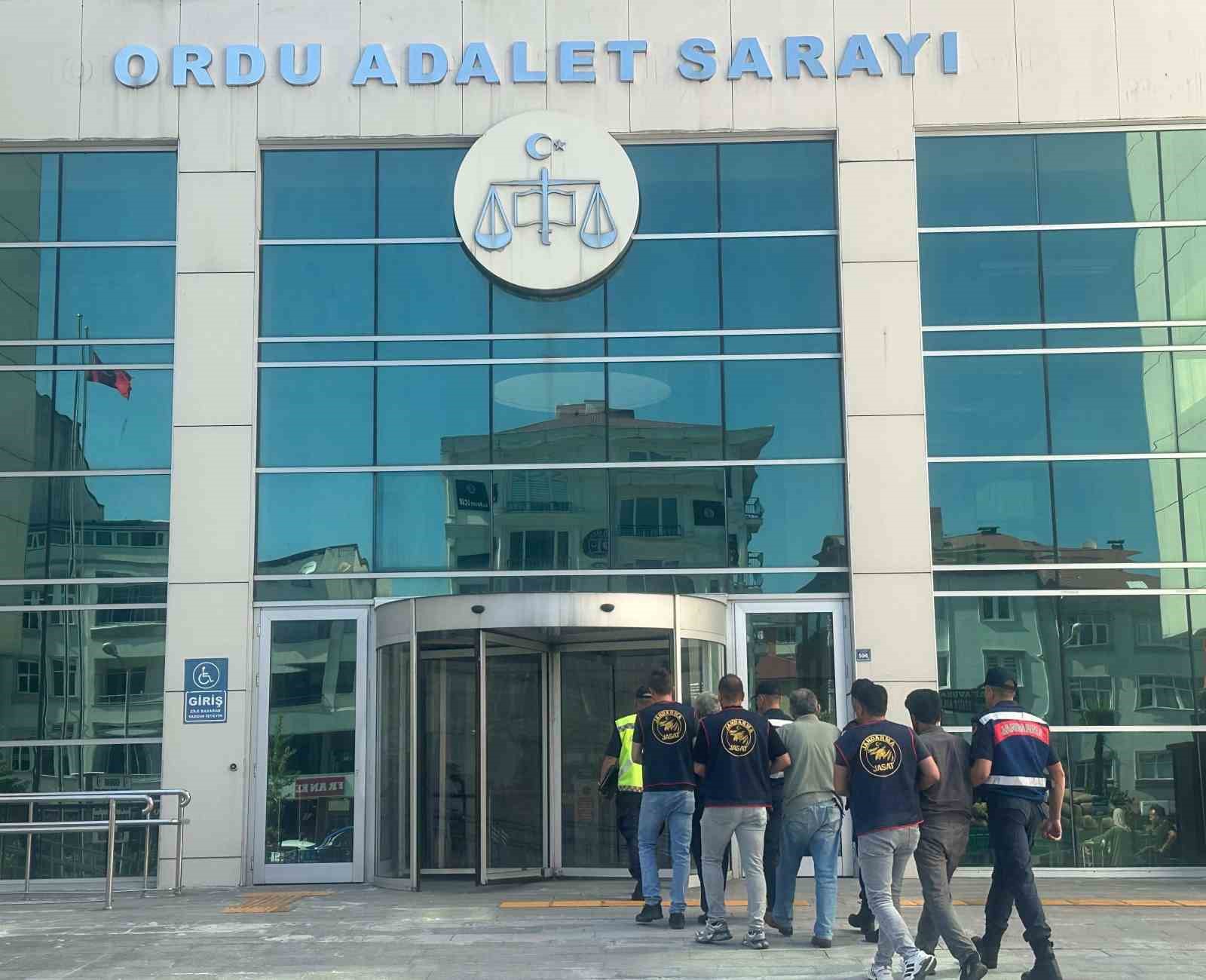 Ordu’da silah imal ve ticareti yapan 3 şüpheli yakalandı: 1 tutuklama
?v=1