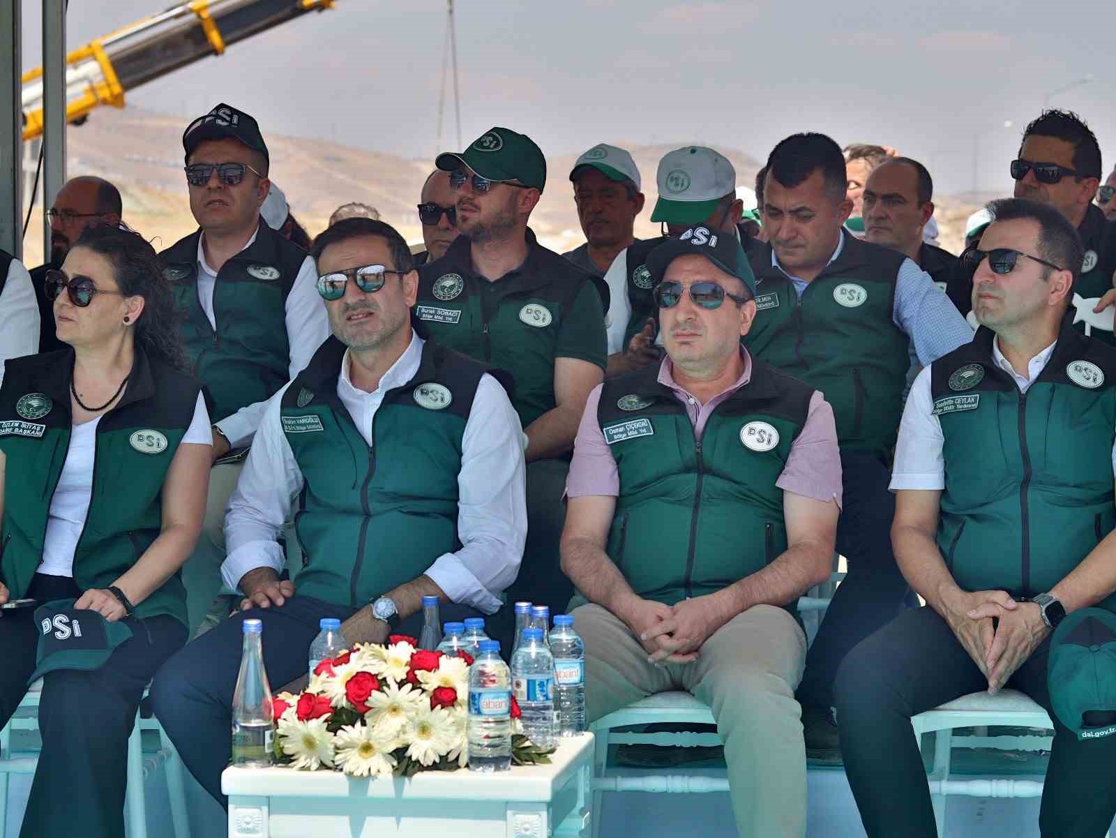 Ankara’da ‘Çamlıdere-İvedik İçme Suyu İsale Hattı Yenileme Projesi’nin temeli atıldı
?v=1