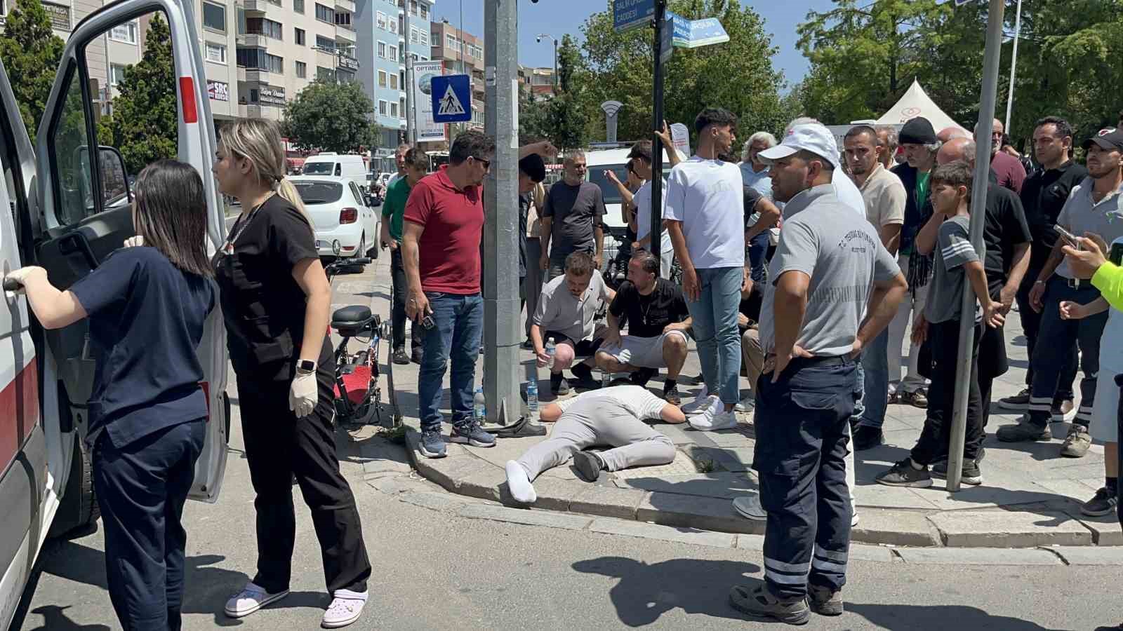 Otomobille çarpışan elektrikli bisikletli çocuk yaralandı
?v=1