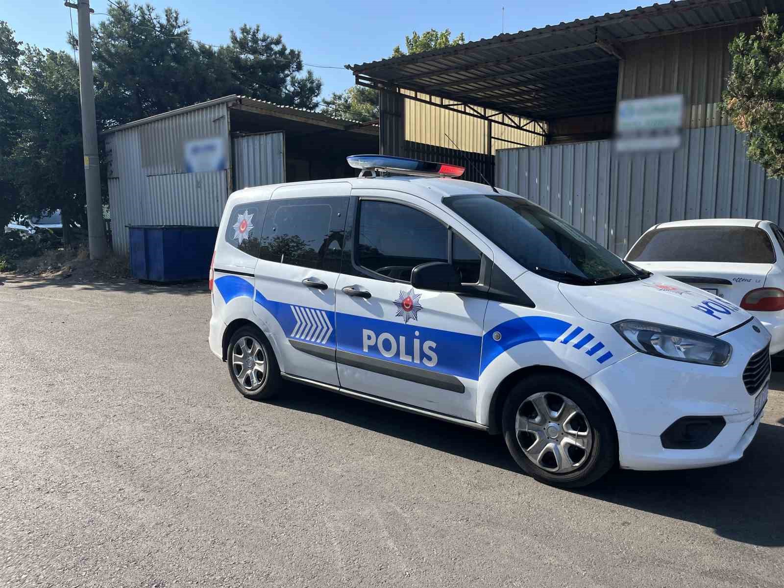 Tamir için çıktığı çatıdan düştü
?v=1