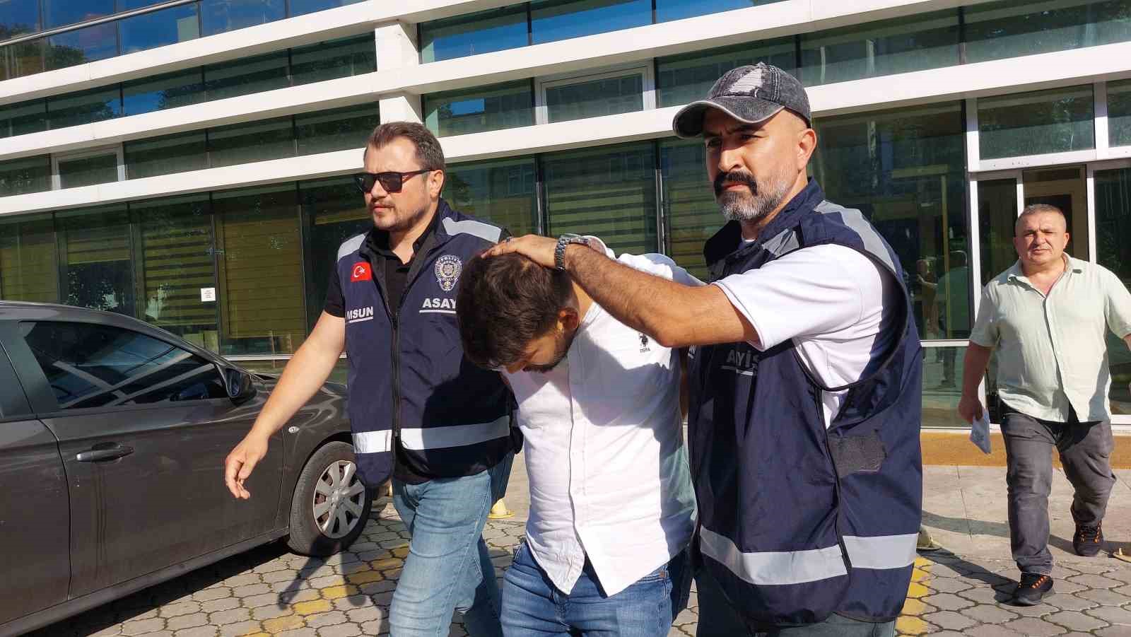 Kavga sırasında üzerinden araçla 3 kez geçtiği akrabasını öldüren şahıs tutuklandı
?v=1