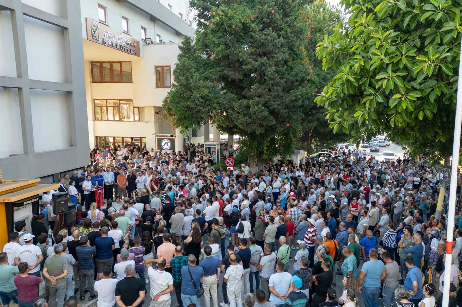 Manavgat’ta tutuklanan belediye başkanı Nefi Kara’ya destek mitingi
?v=1