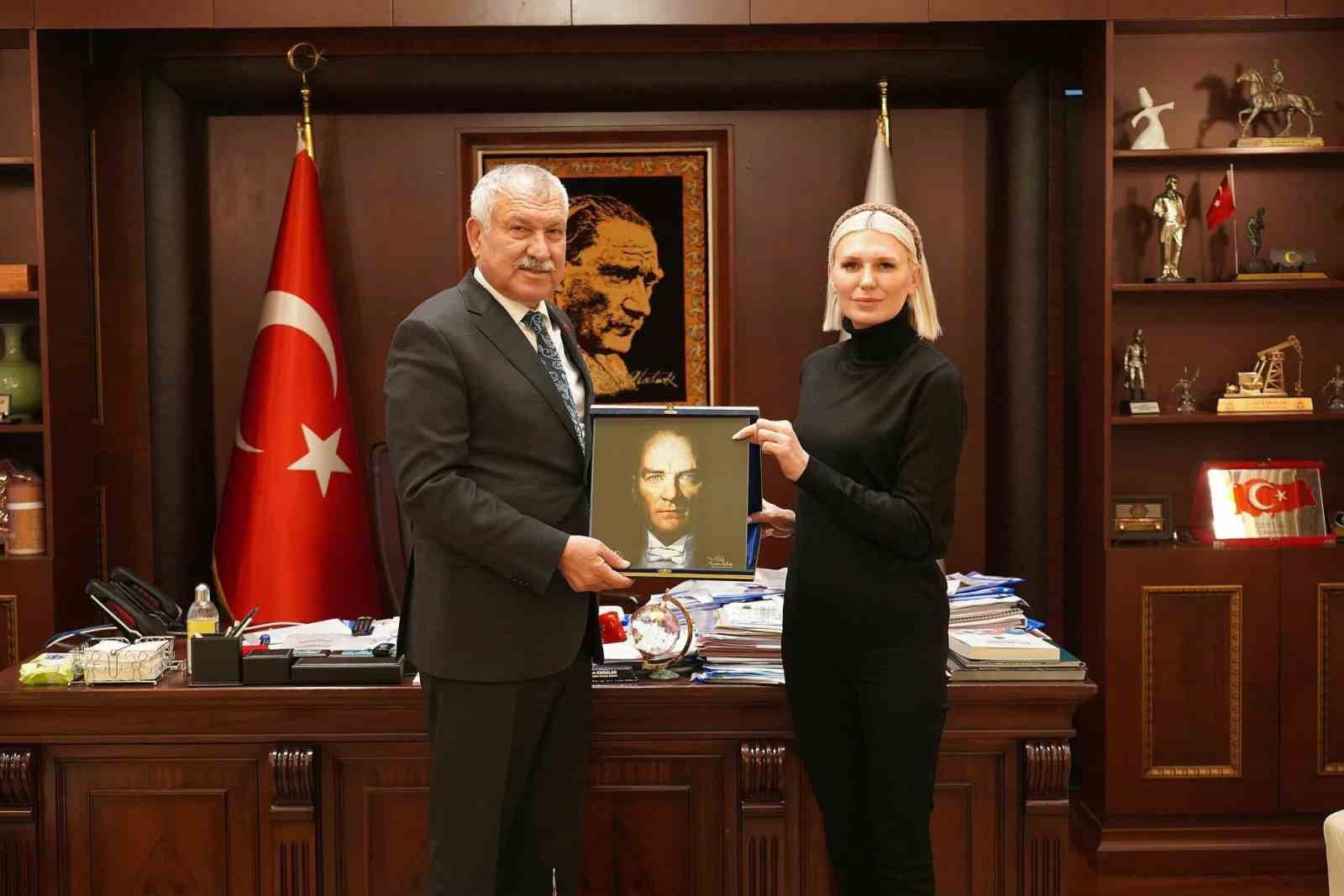 Başkan Subaşı’dan Başkan Karalar’a destek
?v=1