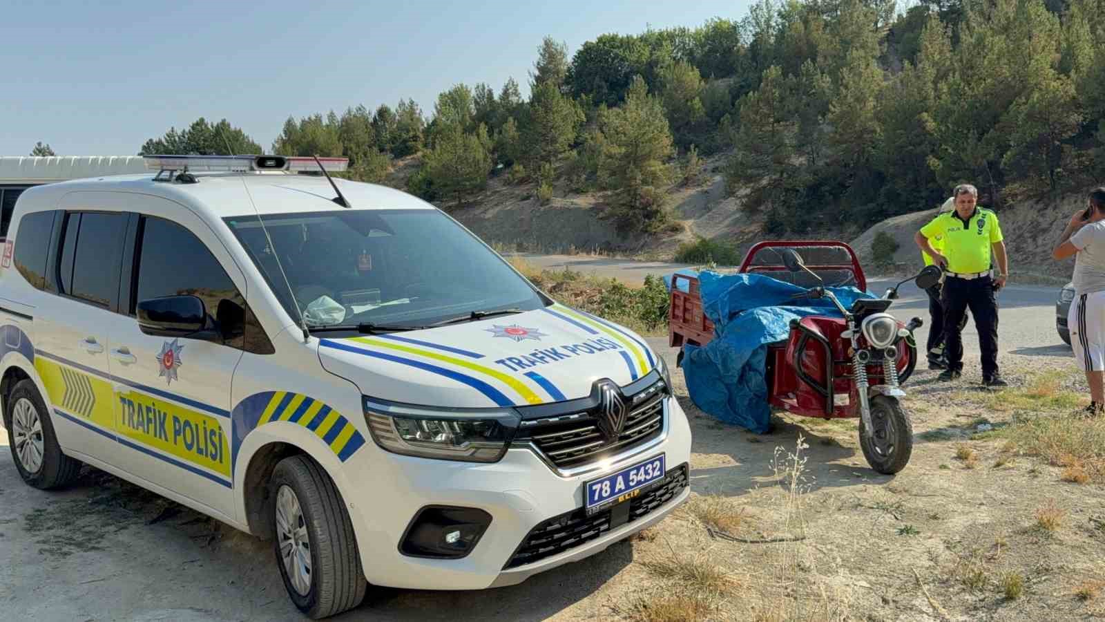 Karabük’te 3 tekerlekli motosiklet devrildi: 6 kişi yaralandı
