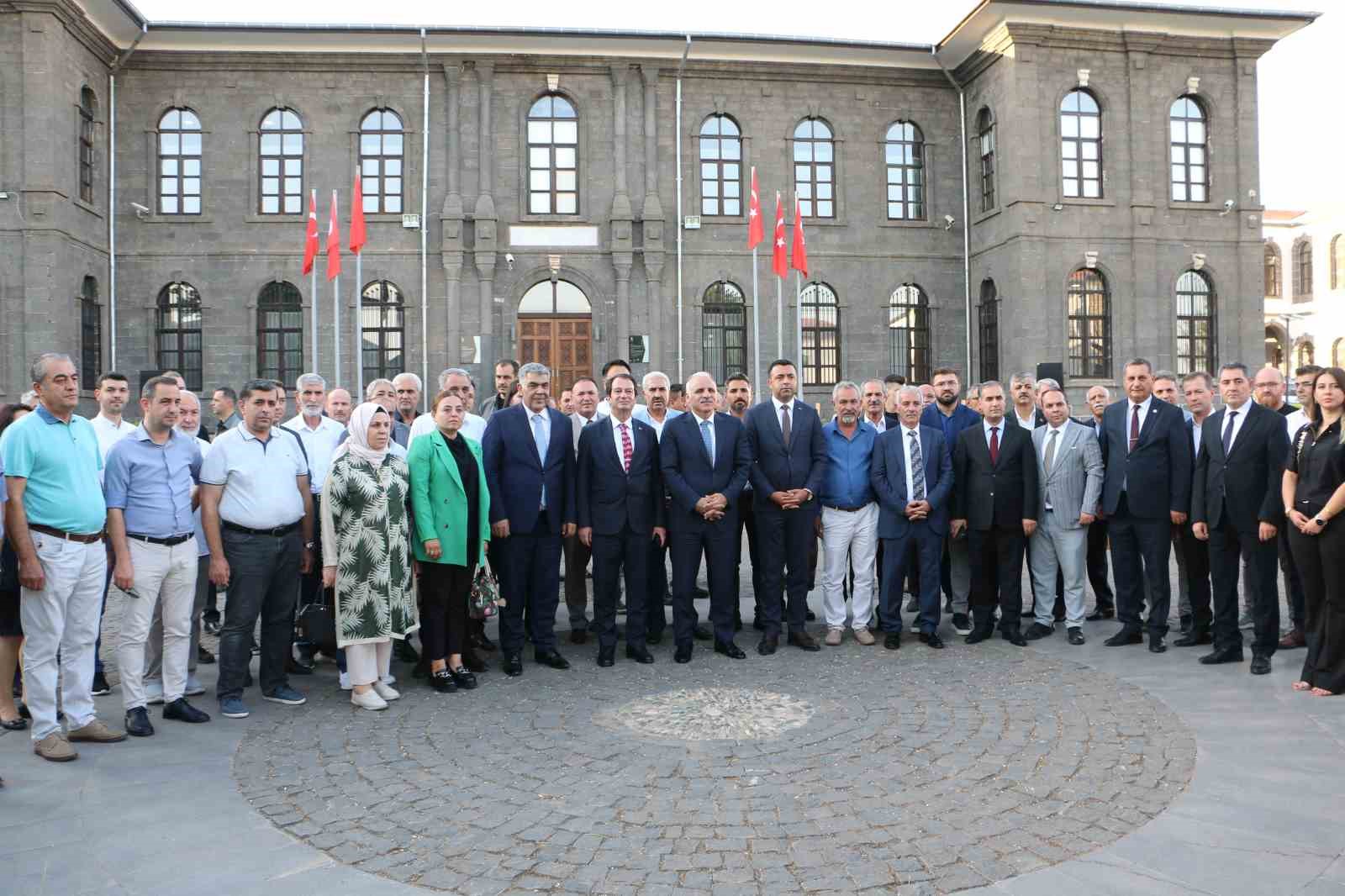 Diyarbakır’da  Srebrenitsa Soykırımı  anısına fotoğraf sergisi açıldı
