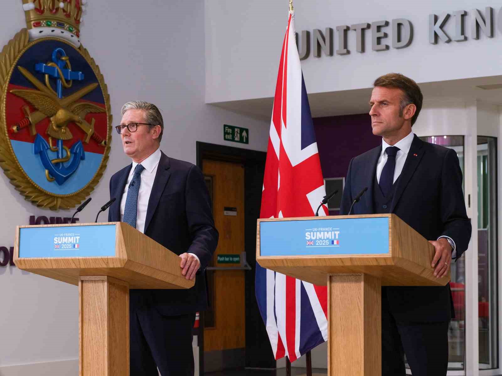 Macron:  Paris’te, Londra’da seslerimizi birleştirmemiz ve Filistin Devleti’ni tanımamız gerekiyor 
