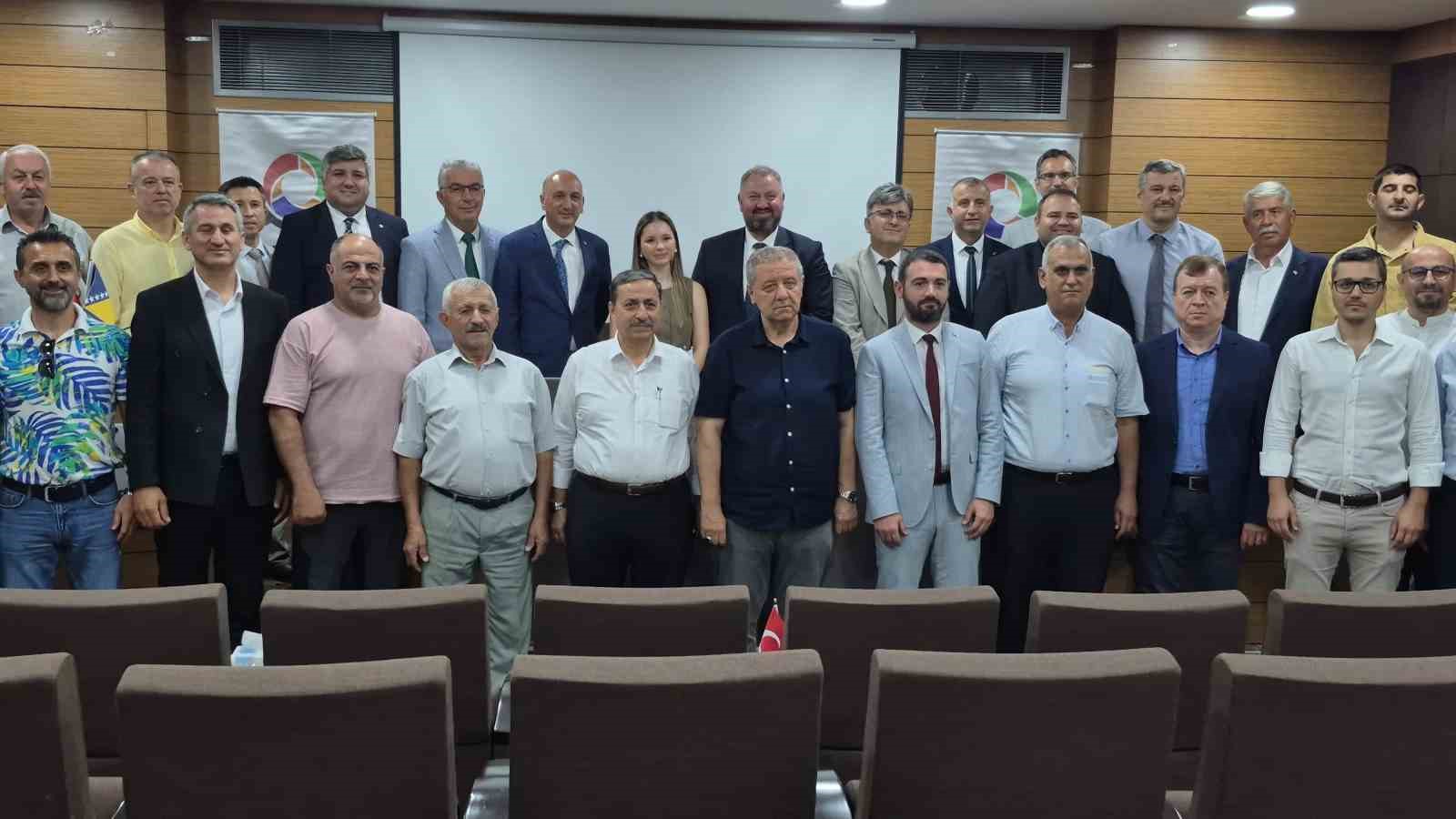 Srebrenitsa Soykırımı’nda hayatını kaybedenler Türkiye’de  Bosna Milli Marşı  ile anıldı
