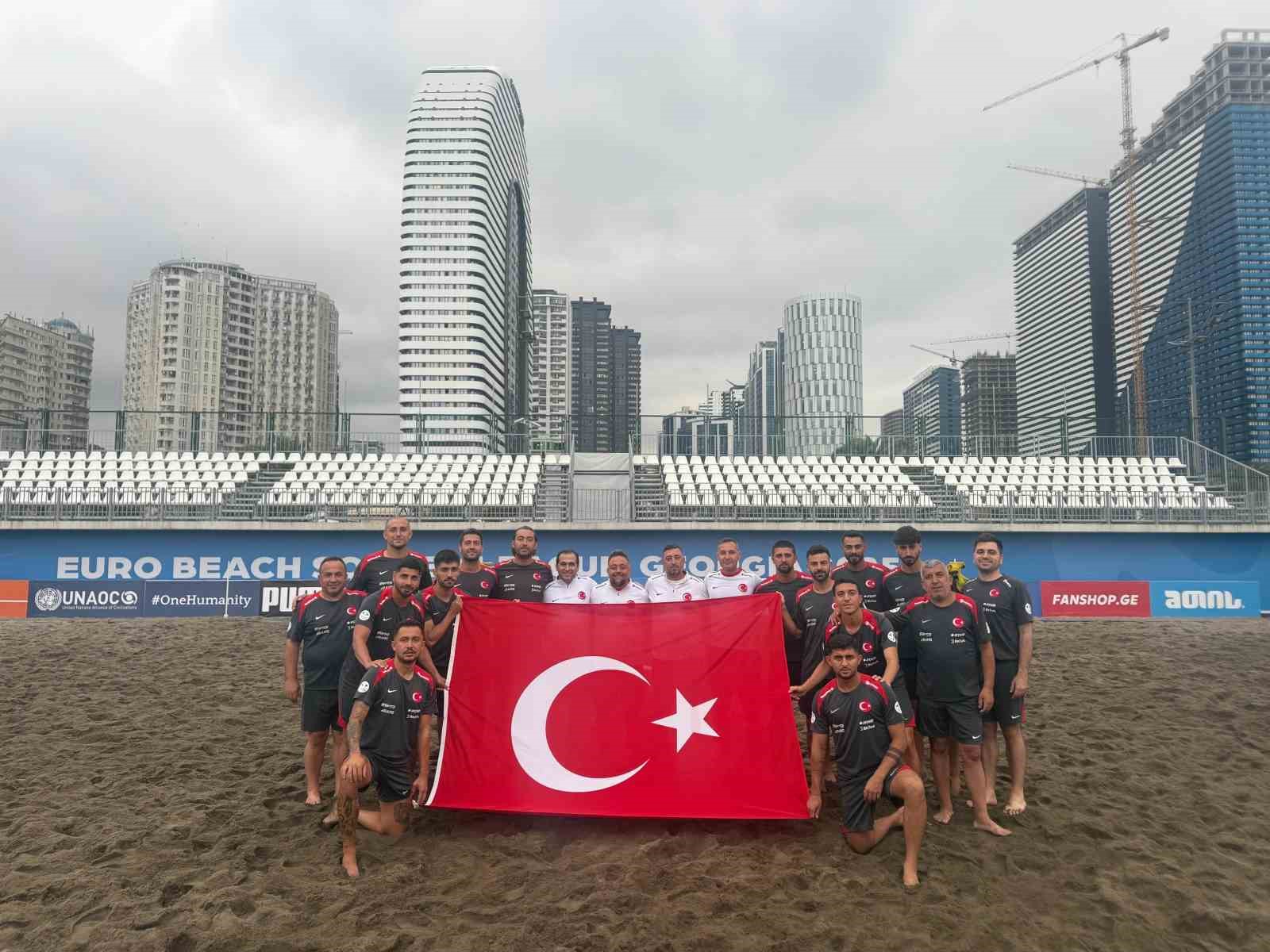 Plaj Futbolu Milli Takımı, Gürcistan’da 15 Temmuz şehitlerini andı
?v=1