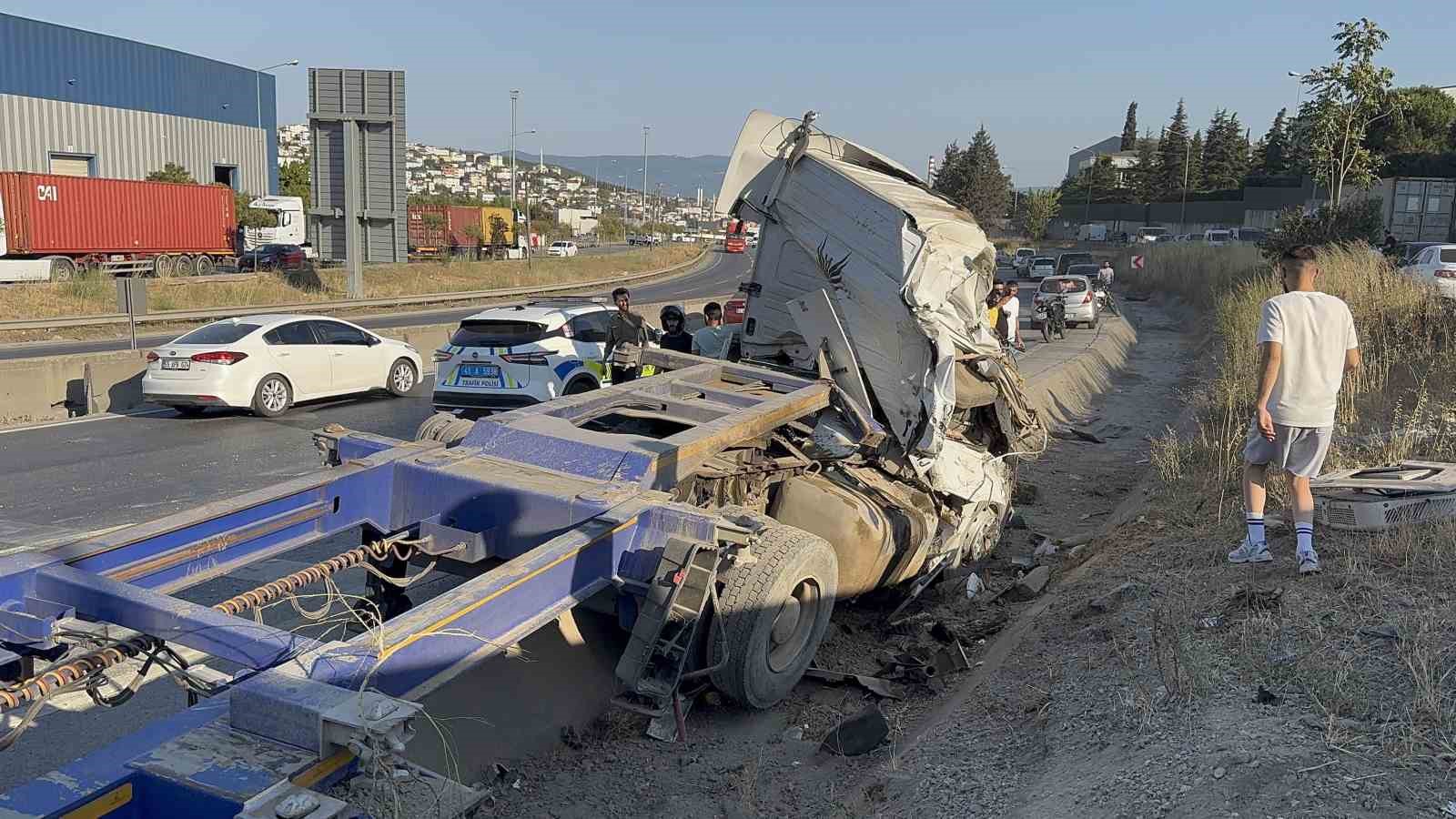 Kocaeli’de 5 kişinin öldüğü kazada tır sürücüsü tutuklandı
?v=1