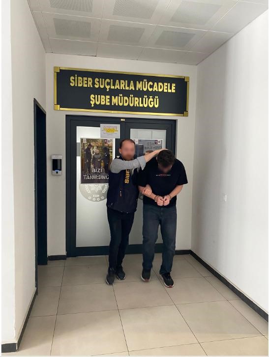 Kocaeli’de 115 yıl hapis cezasıyla aranan dolandırıcı yakalandı
?v=1