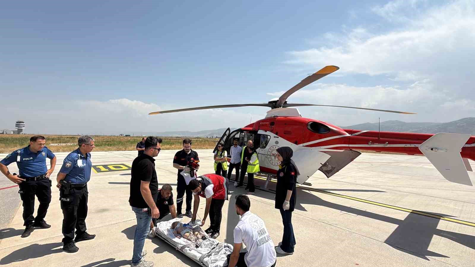 9 aylık bebek ambulans helikopterle Elazığ’a sevk edildi
?v=1