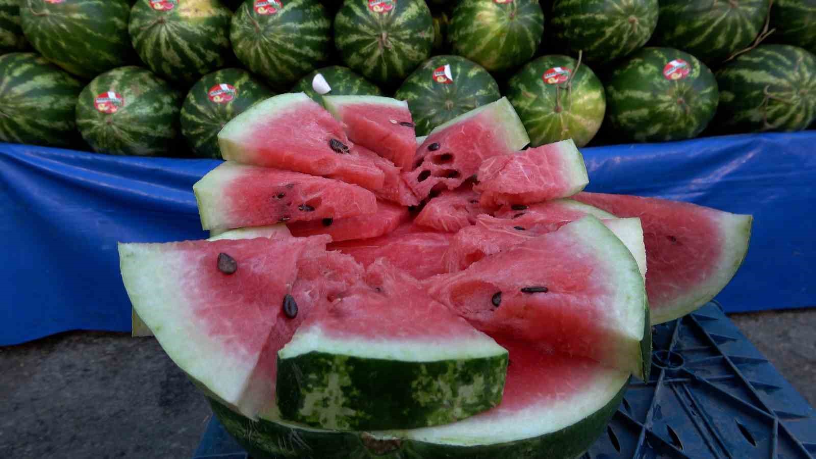 Karpuzun yıkanmadan kesilmesi  salmonella  riskini artırıyor
?v=1