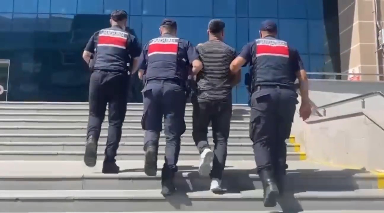 JASAT 20 yıl 11 ay hapis cezası bulunan firariyi yakaladı
