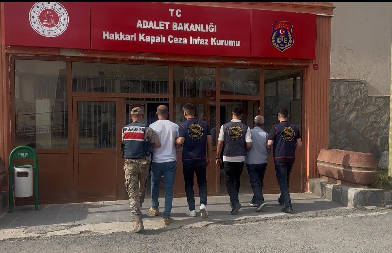 Hakkari’de kesinleşmiş hapis cezası olan 2 kişi yakalandı
?v=1