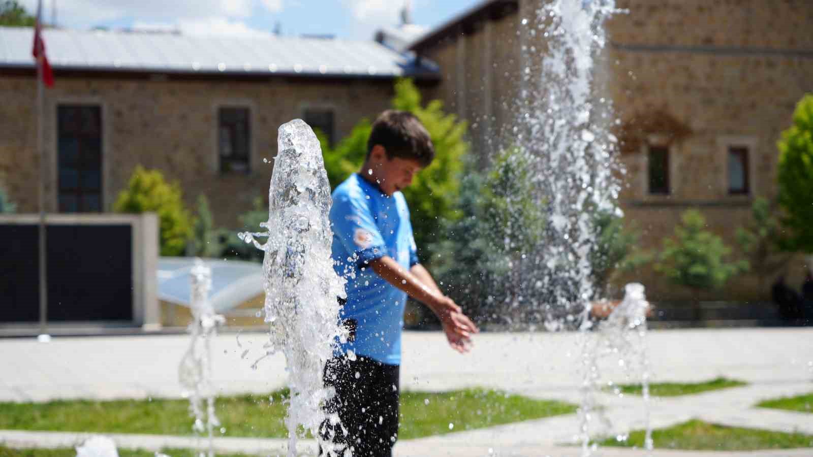 Bayburt’ta artan sıcaklarla beraber güneş çarpması tehlikesi de büyüyor
?v=1