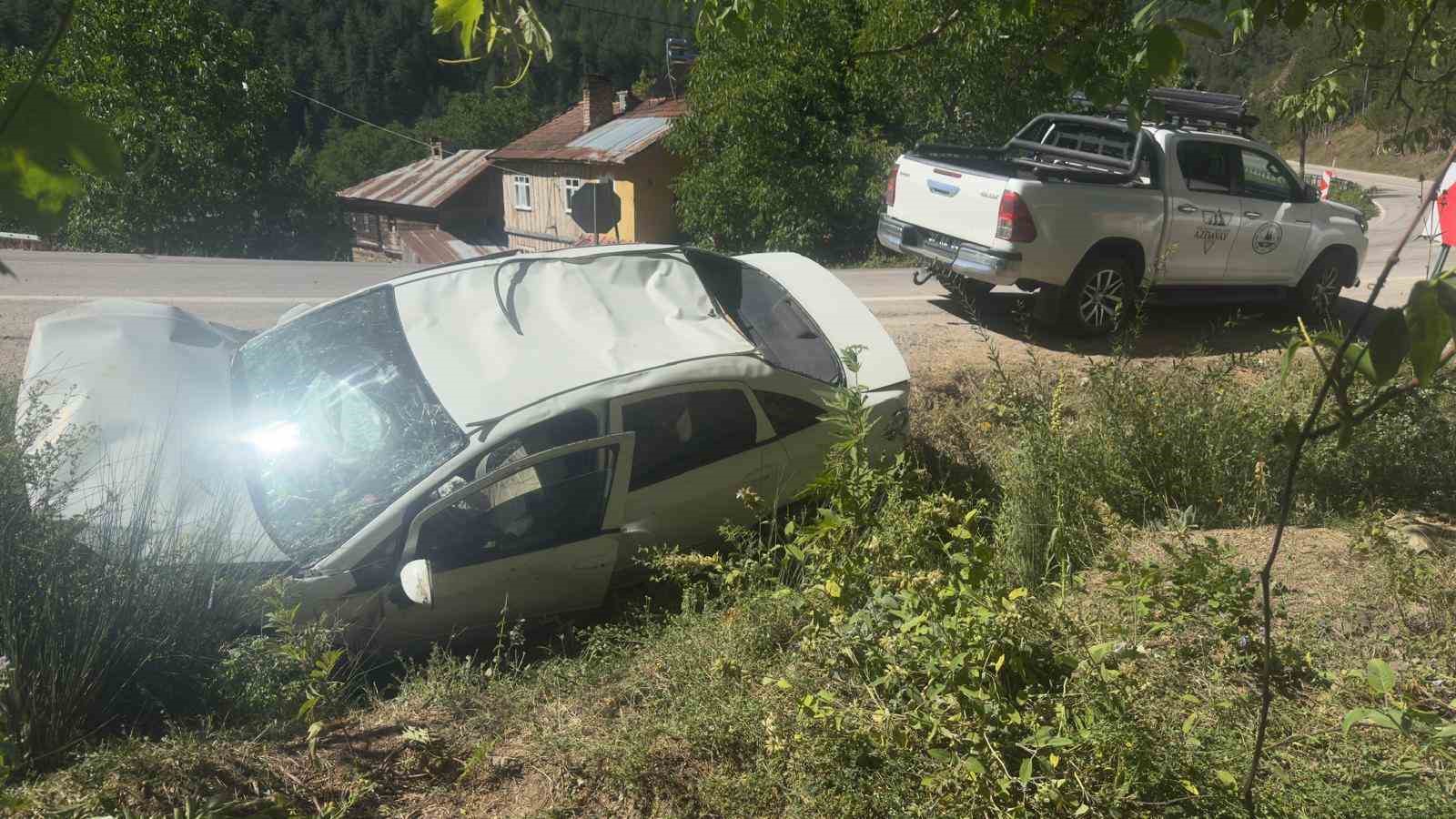 Virajı alamayan otomobil şarampolde takla attı: 1 ölü
?v=1