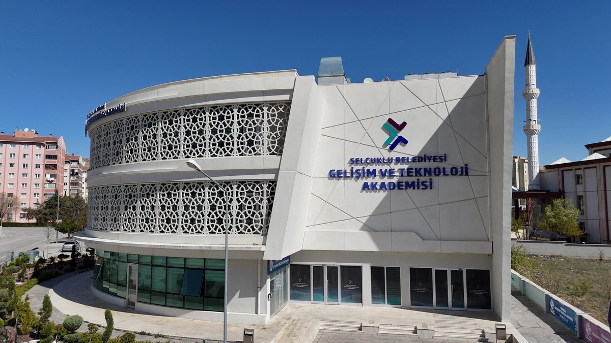 Selçuklu’da okul dışı öğrenme ortamları yaz döneminde de eğitimlerine devam ediyor
?v=1