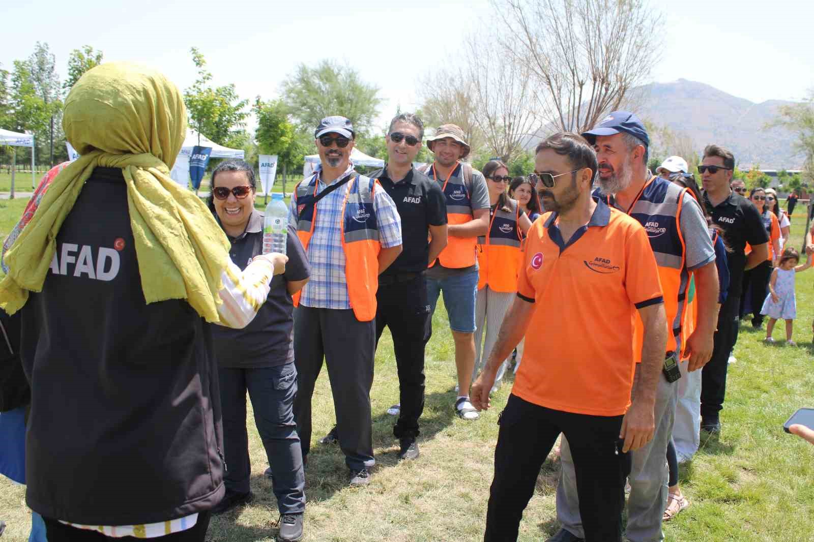 AFAD gönüllüleri birlik için buluştu
?v=1