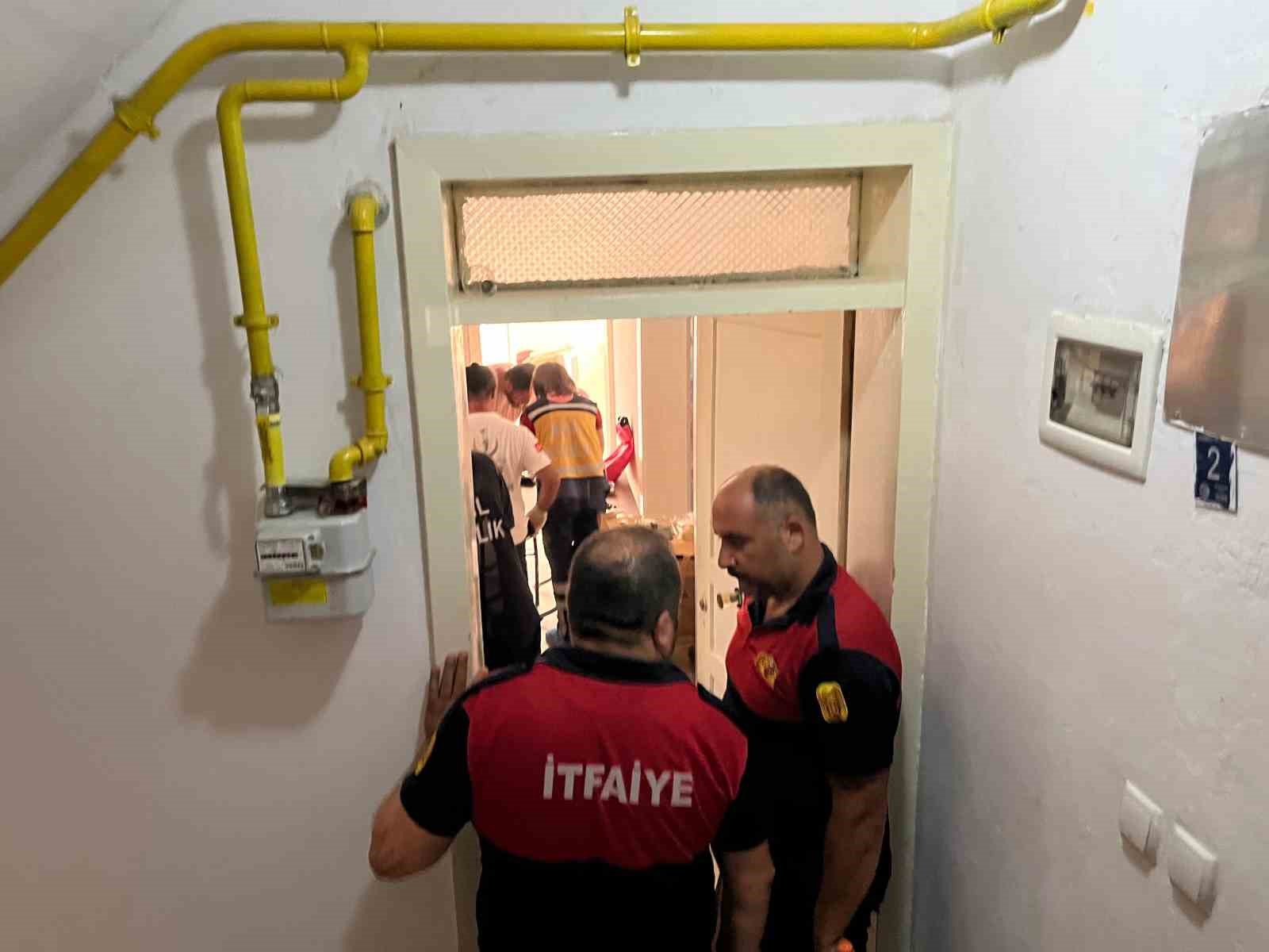 Yalnız yaşayan kadın evinde ölü bulundu
?v=1