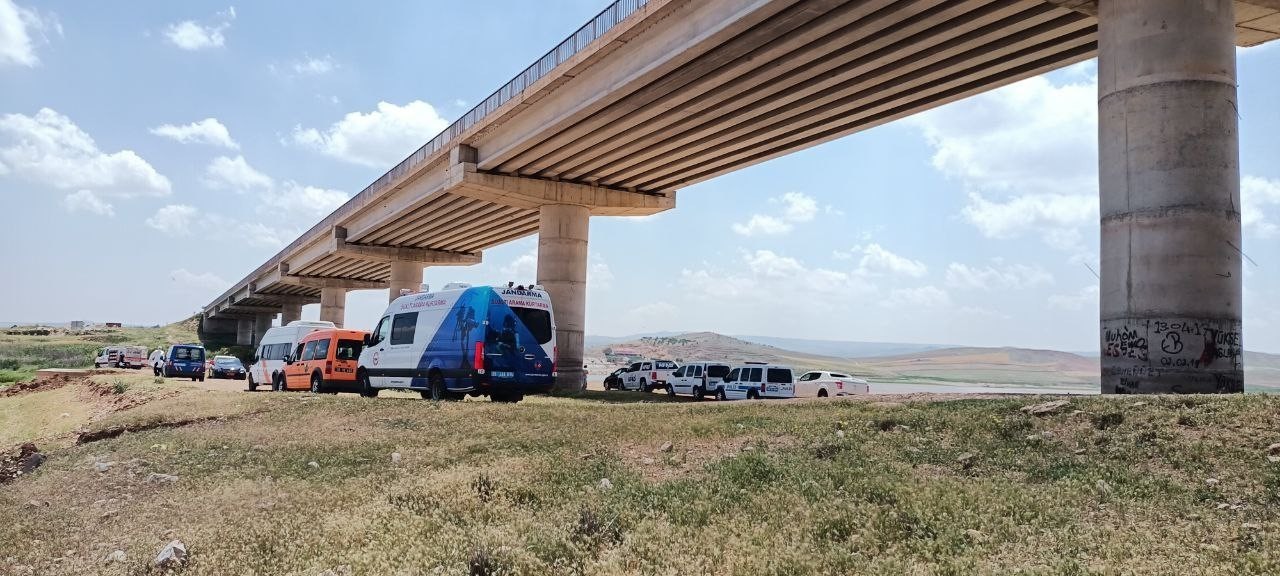 21 yaşındaki genç ve kız arkadaşının öldürülmesiyle ilgili 4 kamu görevlisine dava açıldı
?v=1