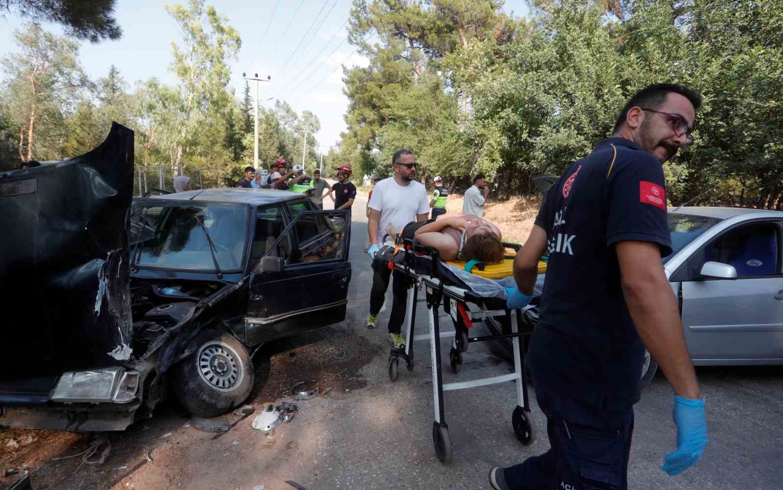Antalya’da piknik dönüşü feci kaza: 3 yaralı
?v=1