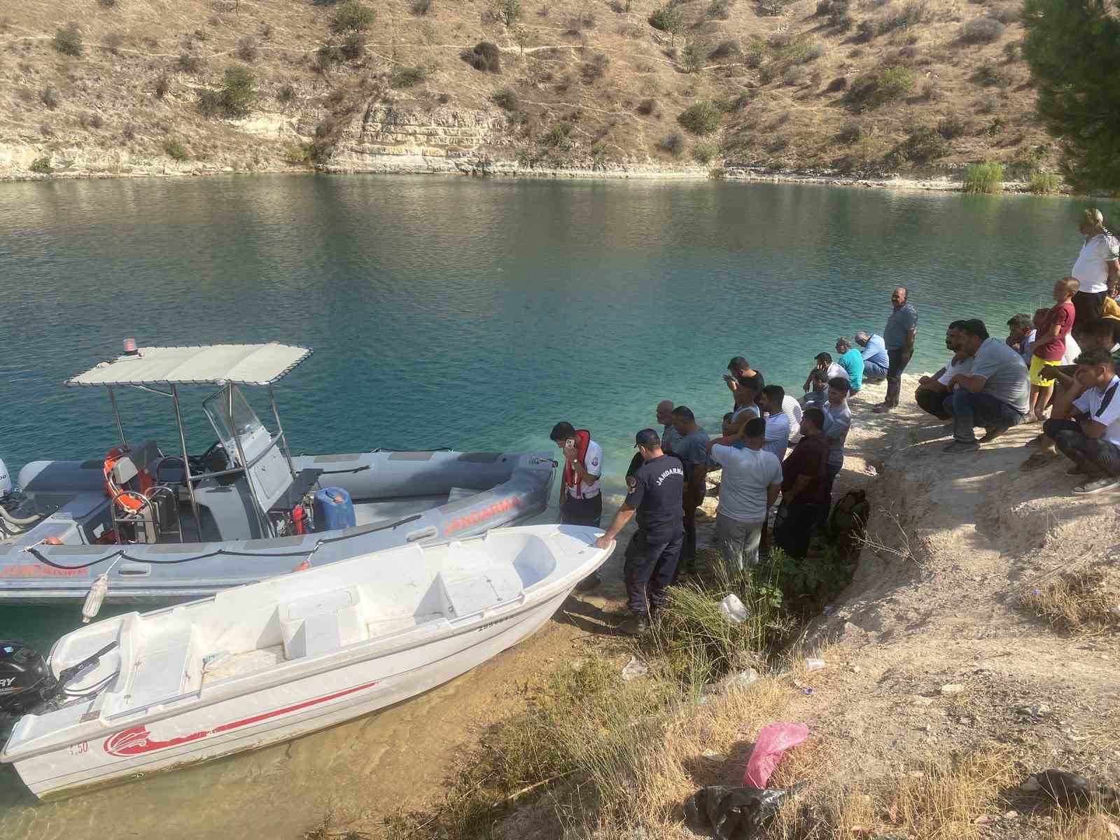 Serinlemek için Fırat Nehri’ne giren 16 yaşındaki çocuk boğuldu
?v=1
