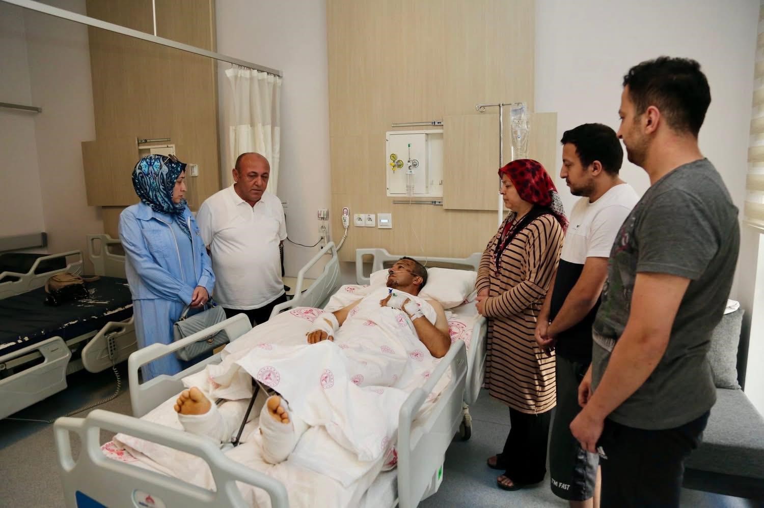 Emniyet Müdürü Demir, yaralı polis memurunu ziyaret etti
?v=1
