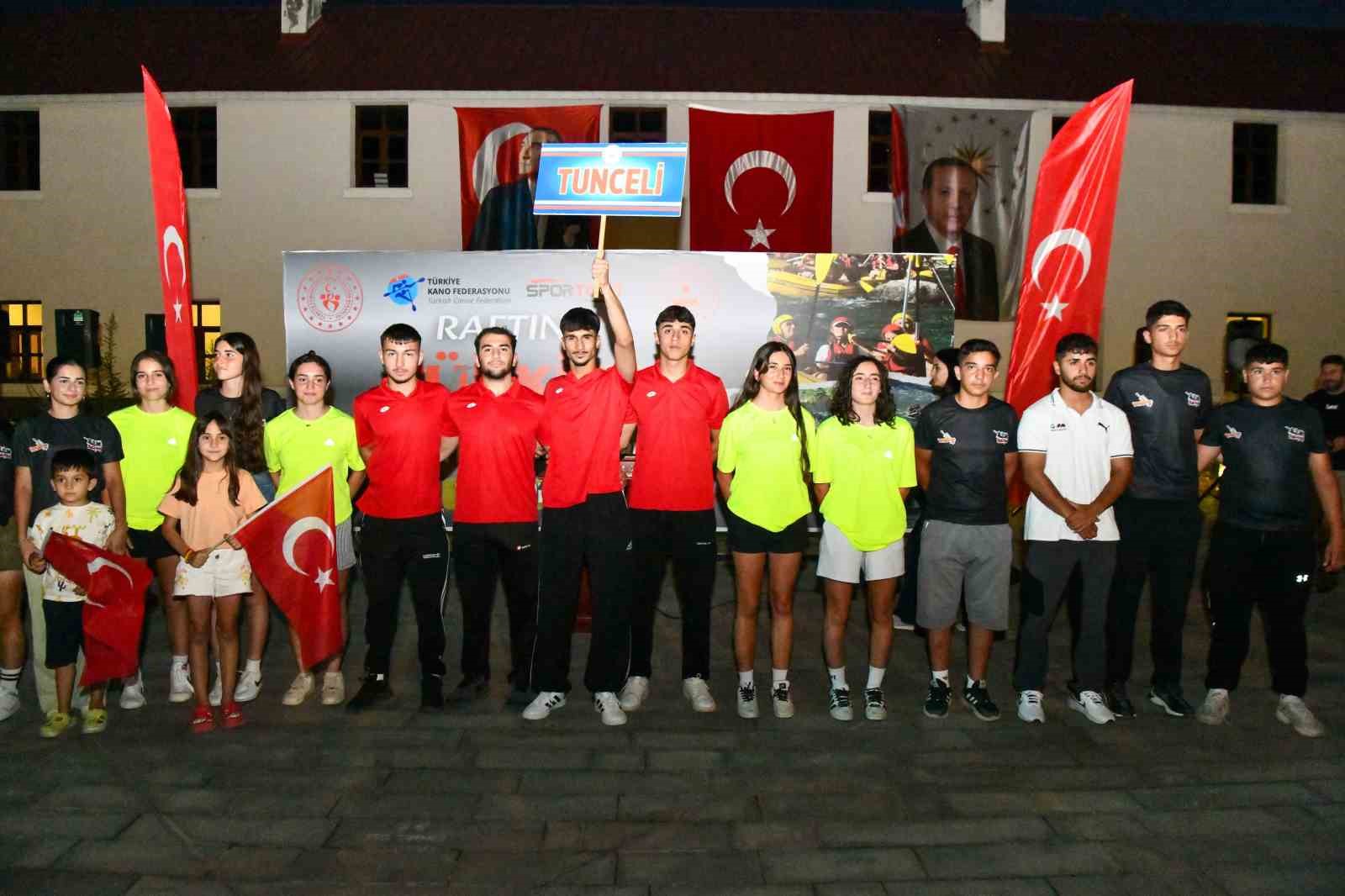 Tunceli’de kortejli, halaylı rafting şampiyonası açılışı
?v=1