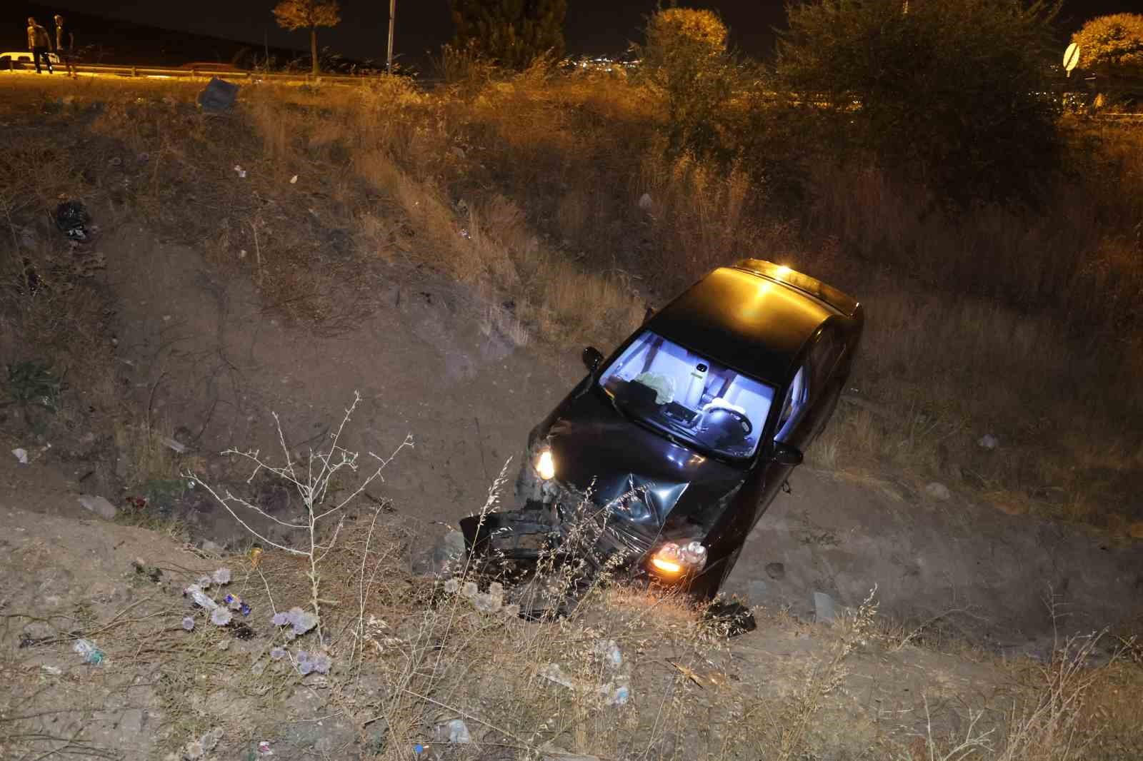 Elazığ’da otomobil şarampole uçtu: 5 yaralı
?v=1