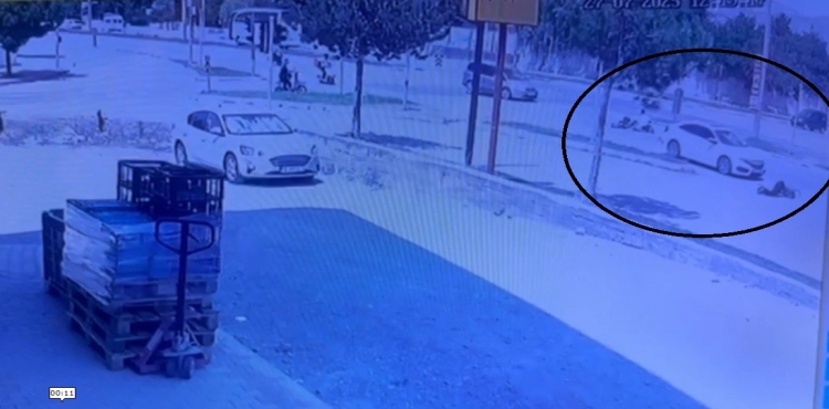 Erzincan’da otomobil ile elektrikli bisikletin çarpışma anı güvenlik kamerasına yansıdı?v=1