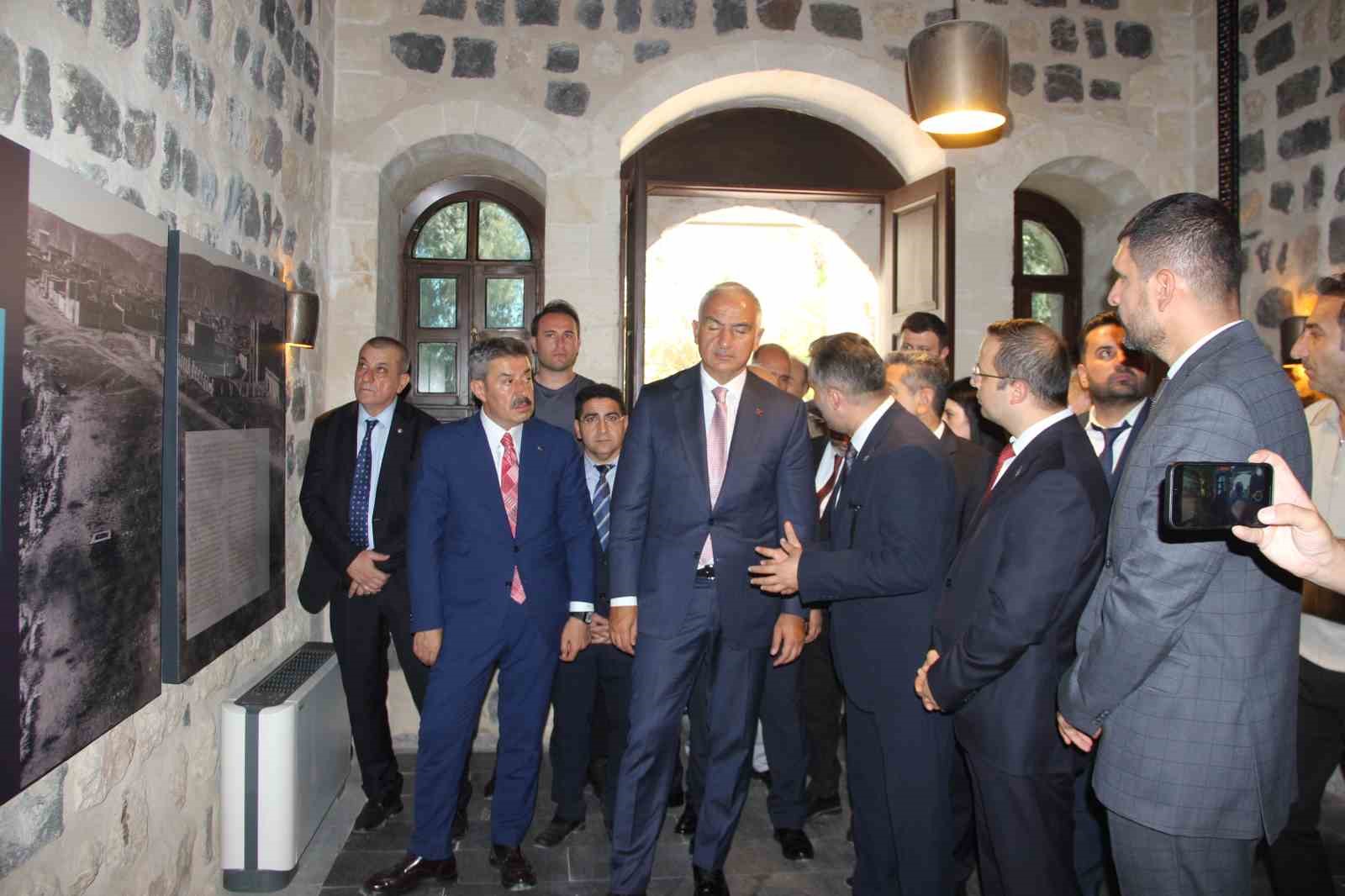 Bakan Ersoy Cizre’de incelemelerde bulundu
?v=1