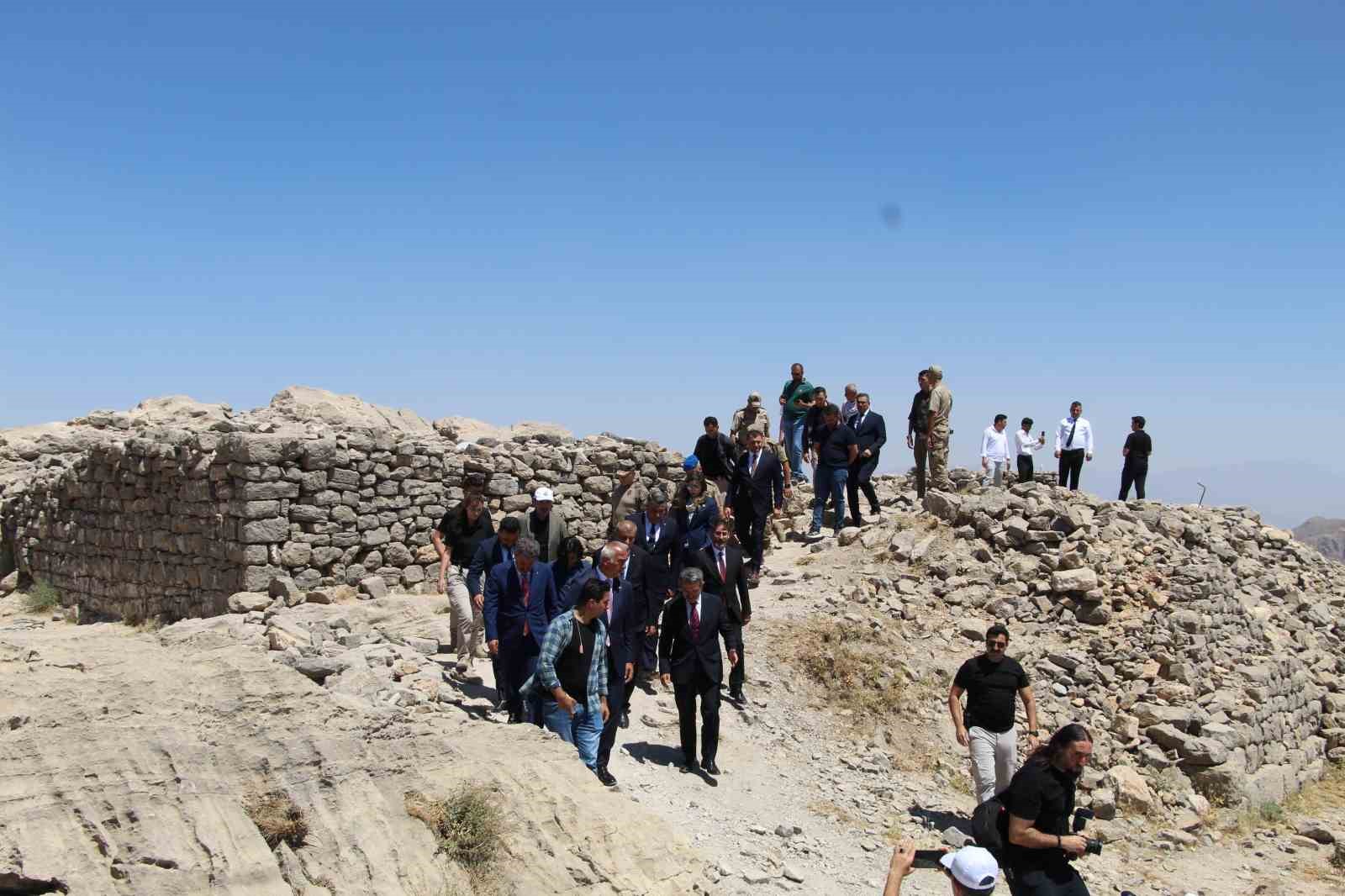Kültür ve Turizm Bakanı Mehmet Nuri Ersoy, Cudi Dağına çıktı
?v=1