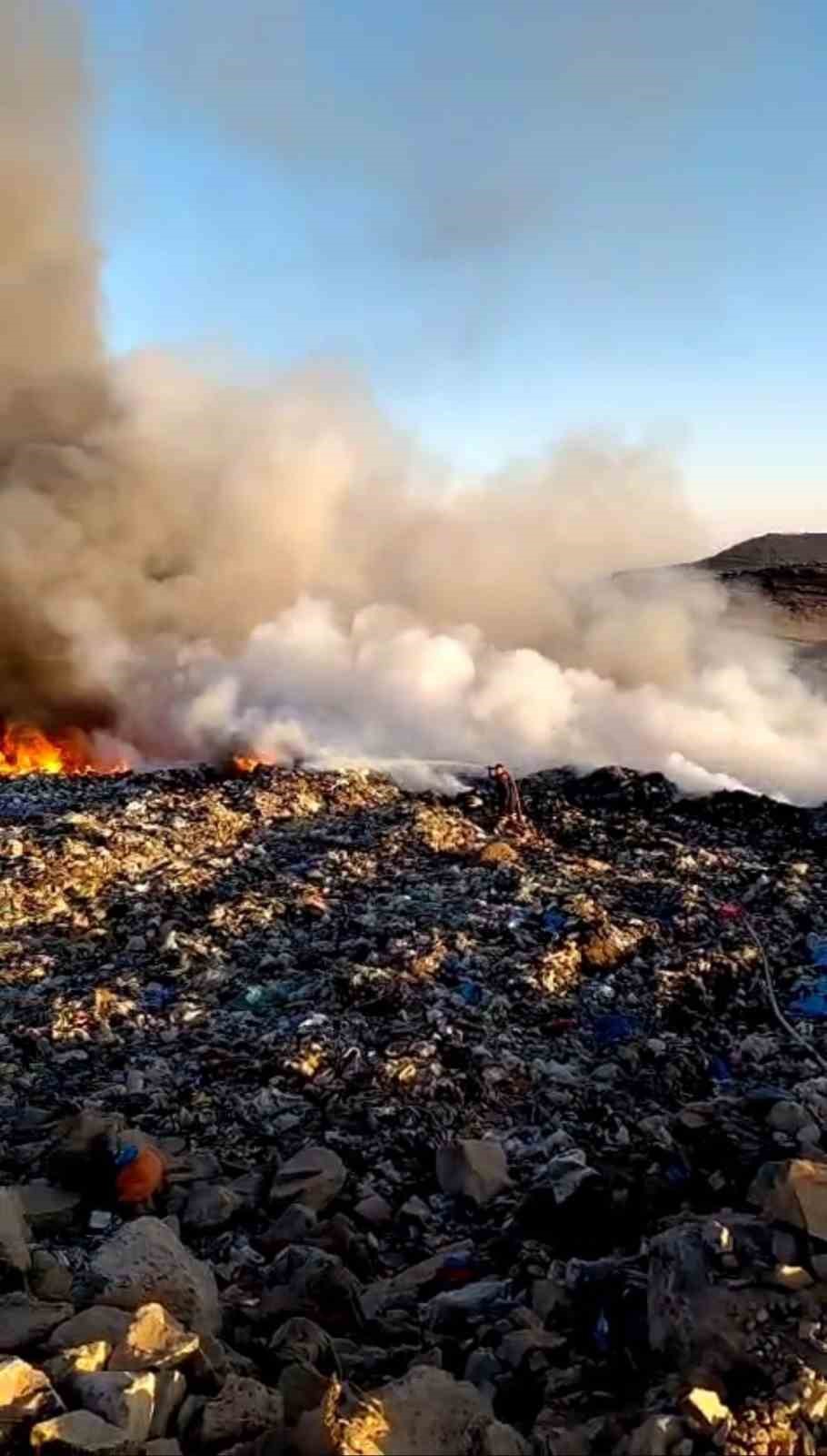 Kilis’te çöplük alanda çıkan yangın kısa sürede kontrol altına alındı
?v=1