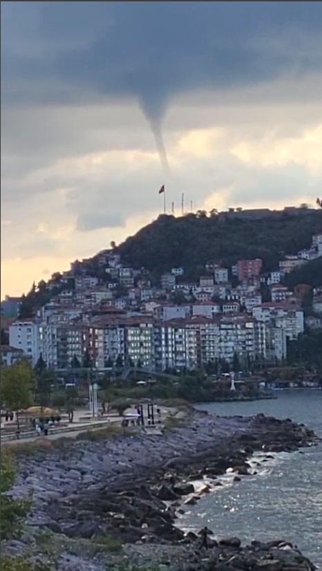 Giresun açıklarında kısa süreli hortum heyecanı yaşandı
?v=1