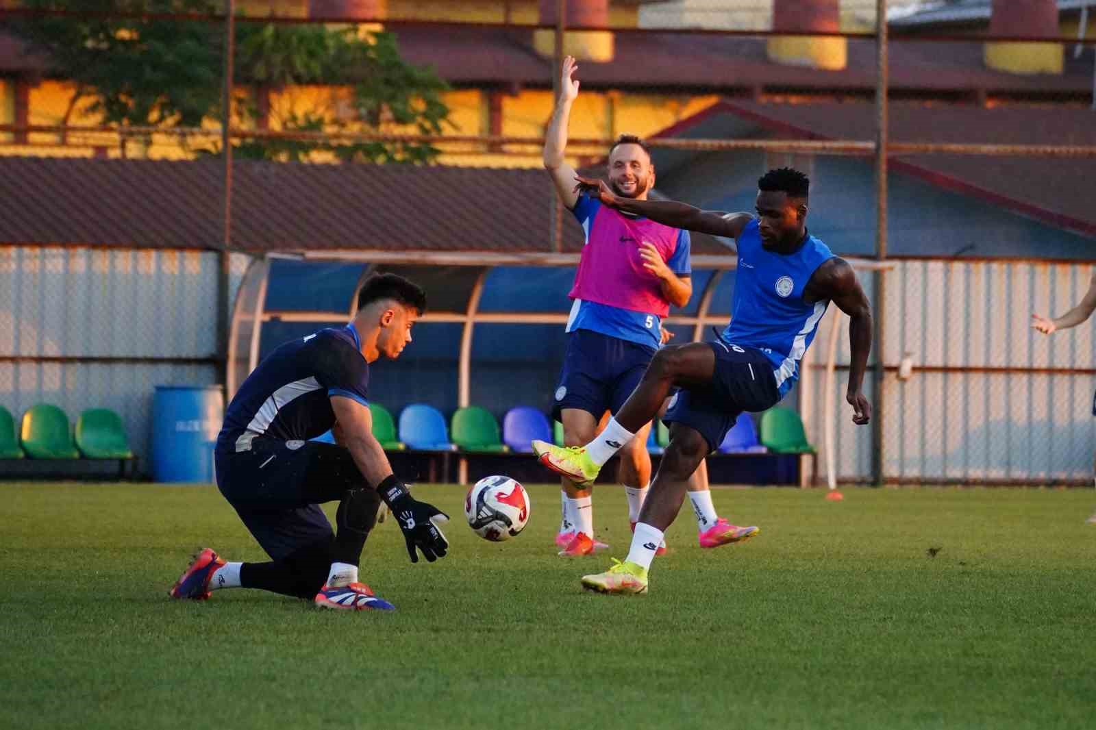 Çaykur Rizespor, Alanyaspor maçı hazırlıklarını sürdürdü
?v=1