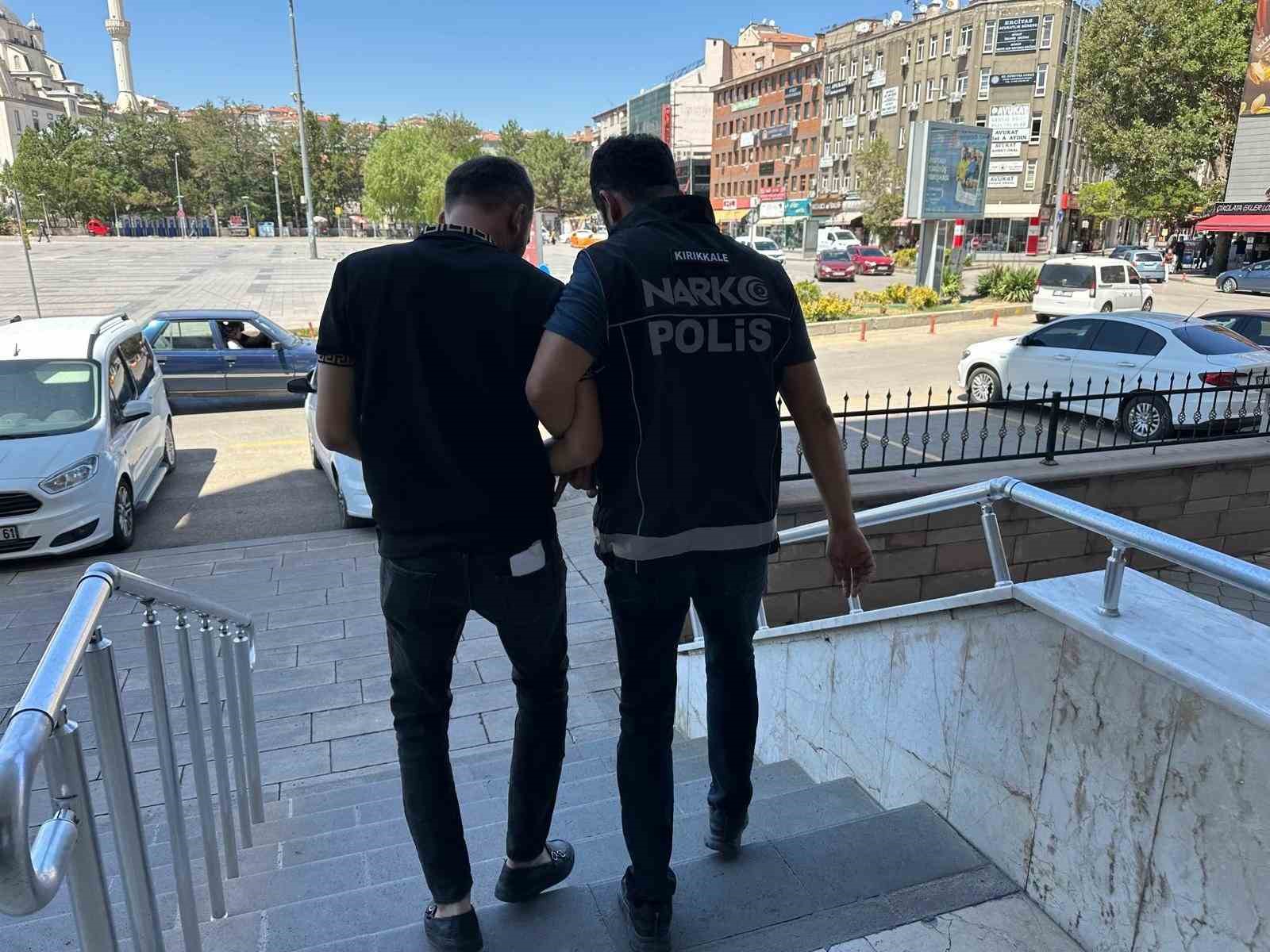 Kırıkkale’de uyuşturucu suçundan aranan firari yakalandı
?v=1