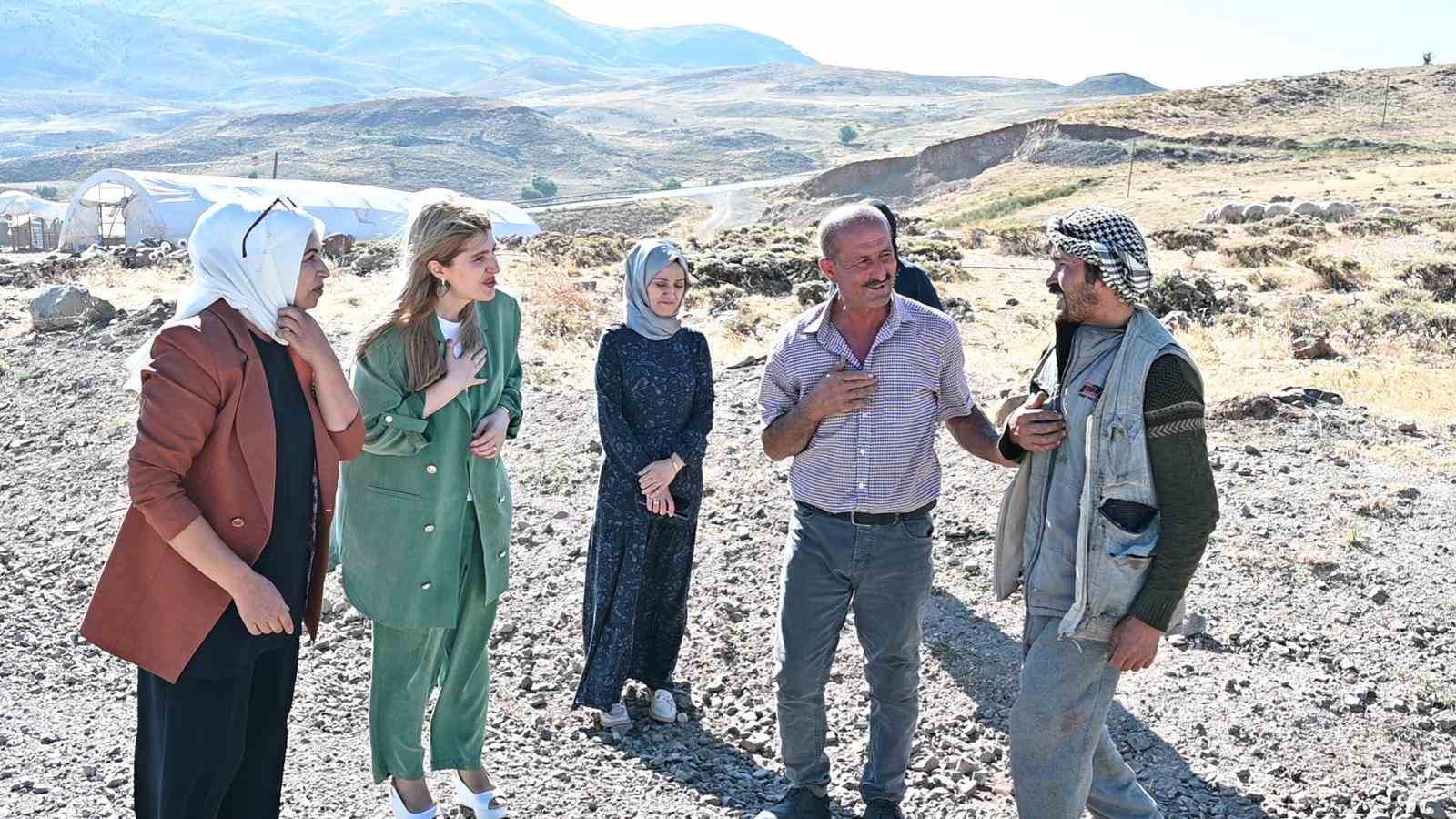 Milletvekili Ölmeztoprak, Sarıçiçek Yaylası’nda üreticiyle buluştu
?v=1