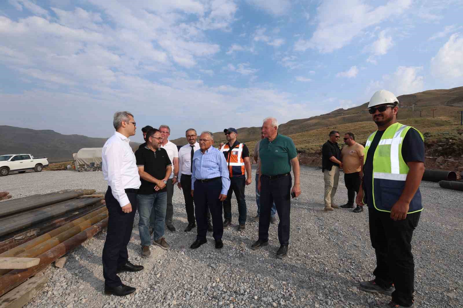 Erciyes’te sıcak su sondaj çalışmaları aralıksız sürüyor
?v=1