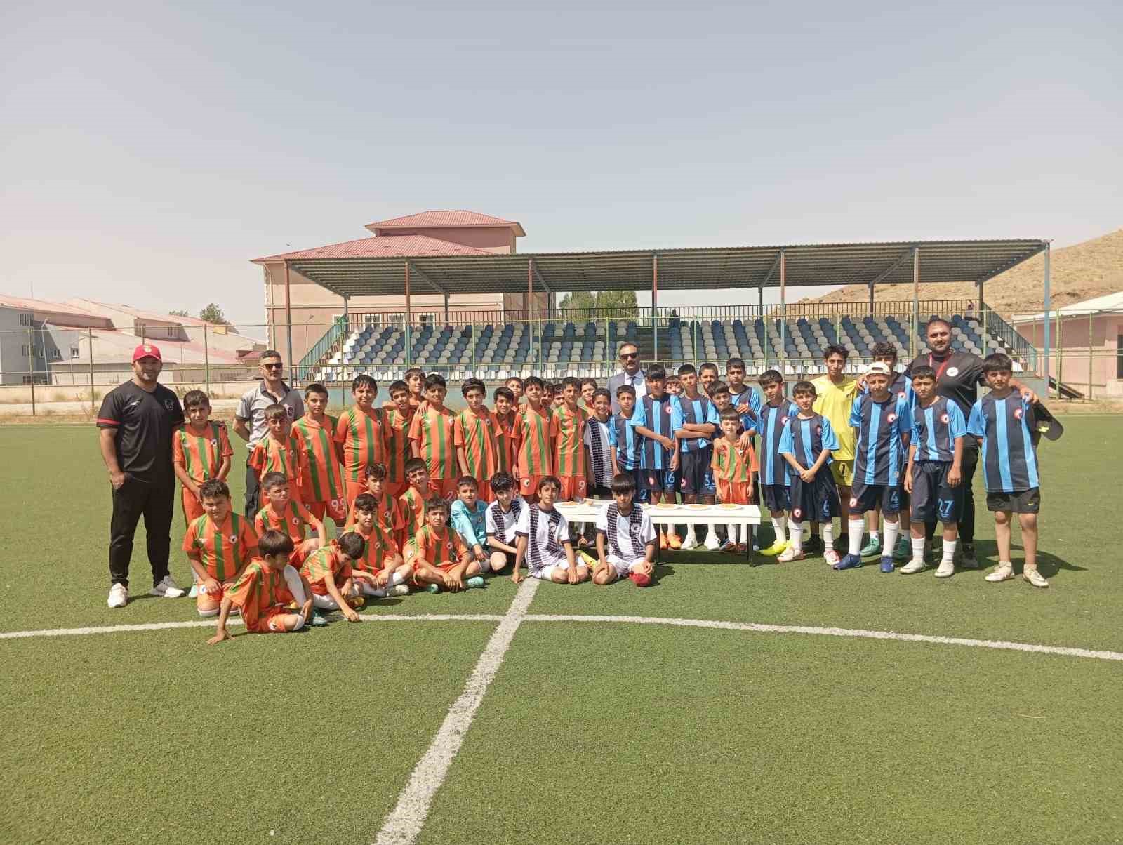 Müdür Aksoy’dan minik sporculara ziyaret
?v=1