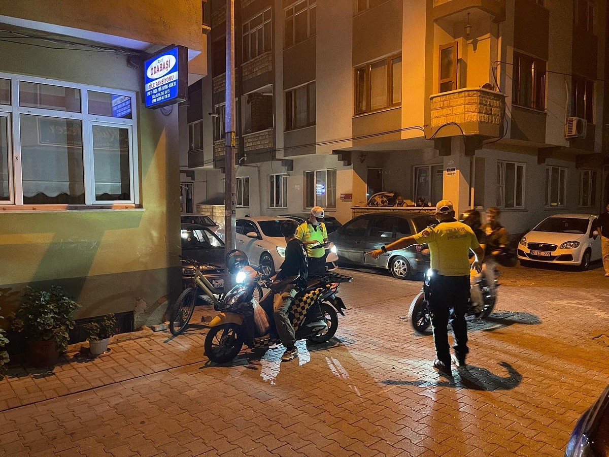 Gönen’de gece denetimi: Kurallara uymayan sürücülere ceza yağdı
?v=1