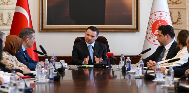 Bakan Gürlek Uyuşturucu madde kullanımı günümüzün en büyük sorunlarından biri?v=1