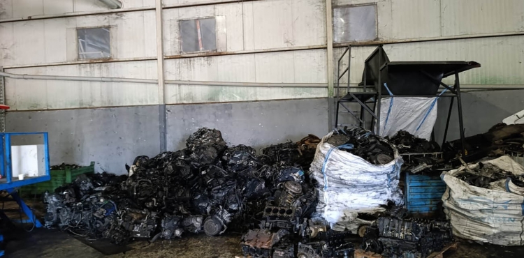 Kaçak Araba Parçaları Gizlenen Depoya Operasyon?v=1